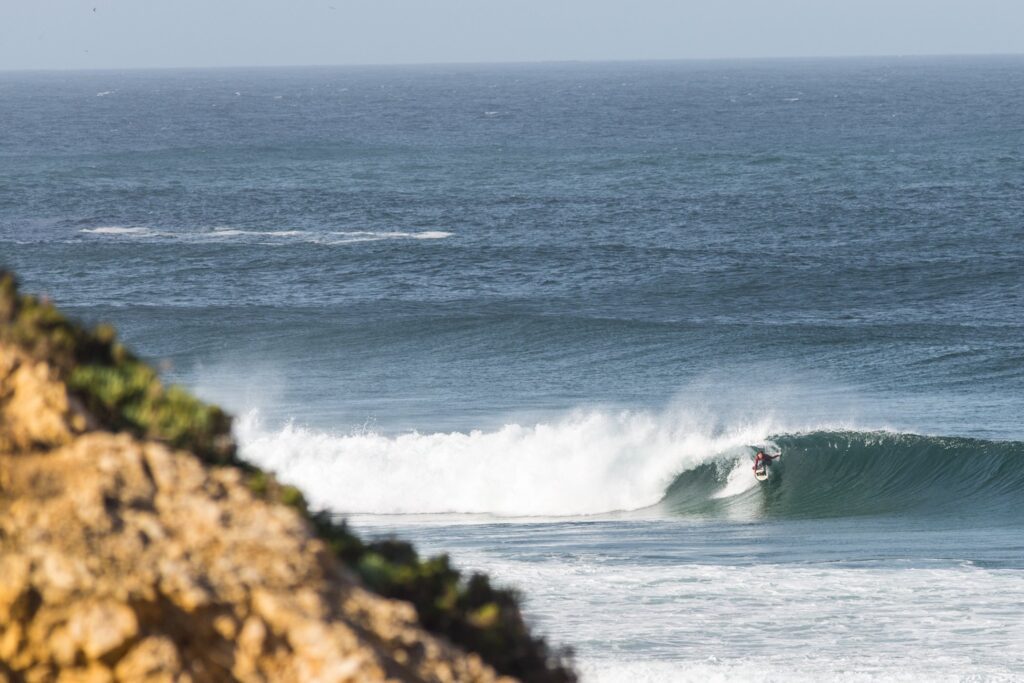 Los 5 mejores lugares para practicar surf en el Algarve