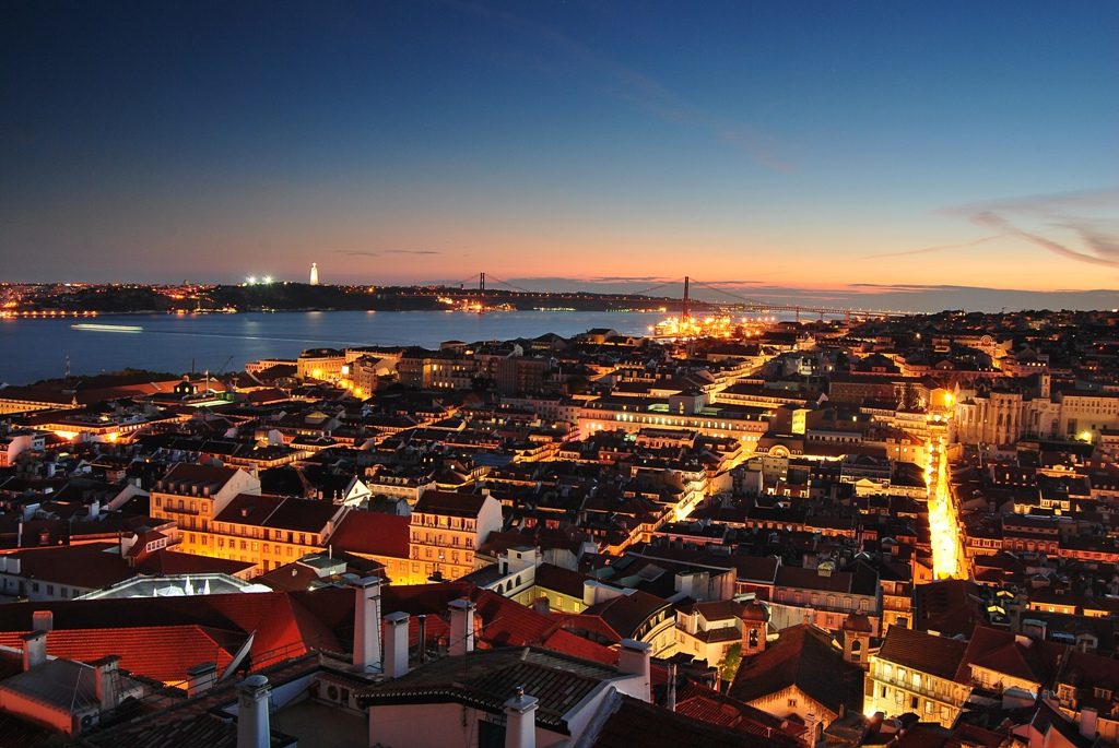 lisbon Seabookings Lisbon's colors by night